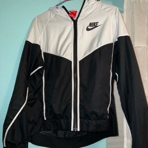 Nike Windbreaker Size Medium